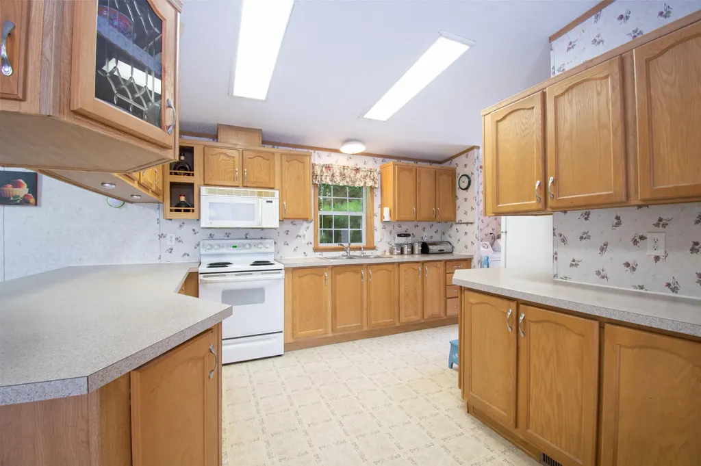 39 Town & Country Drive Lisbon ME 04250