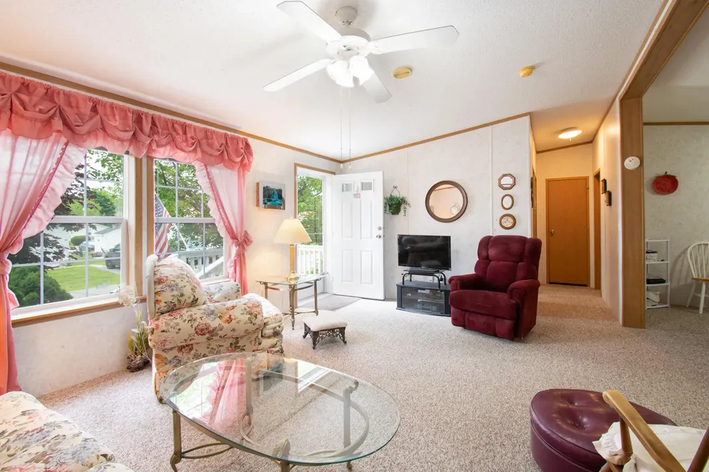 39 Town & Country Drive Lisbon ME 04250