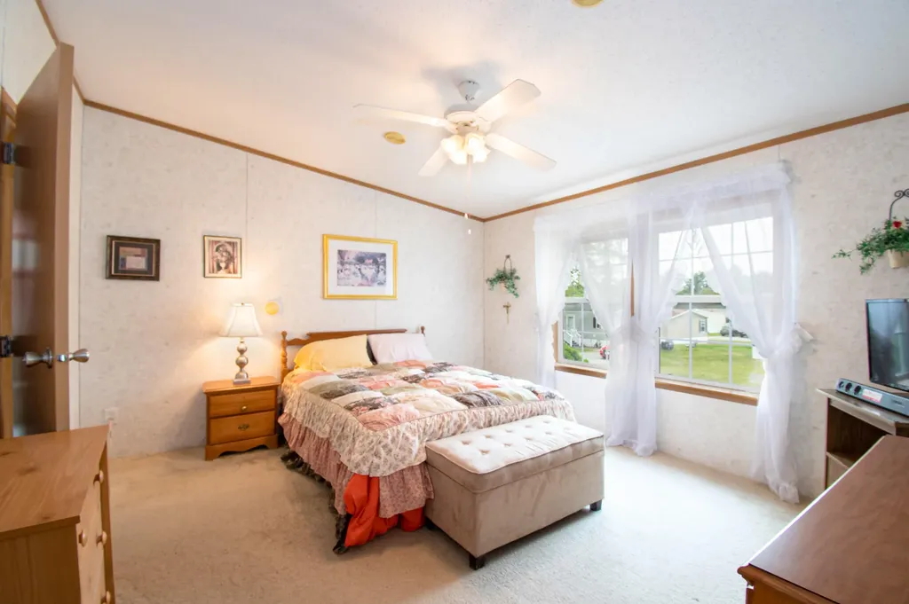 39 Town & Country Drive Lisbon ME 04250