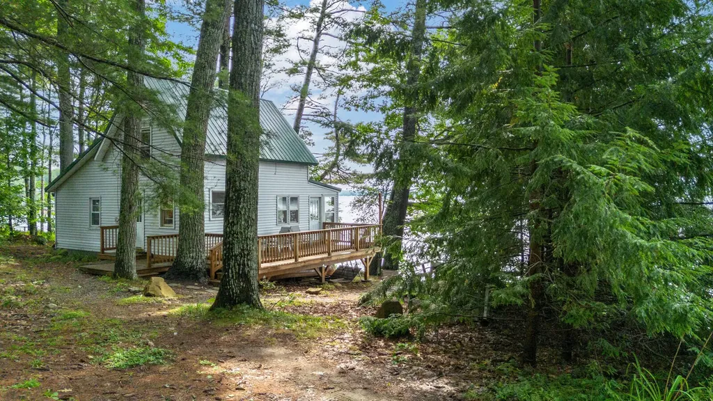 24 Yvonne Lane Smithfield ME 04978