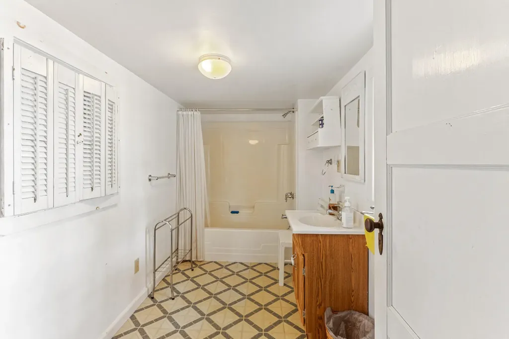 24 Yvonne Lane Smithfield ME 04978