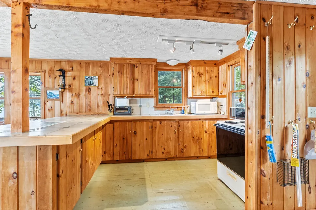 24 Yvonne Lane Smithfield ME 04978