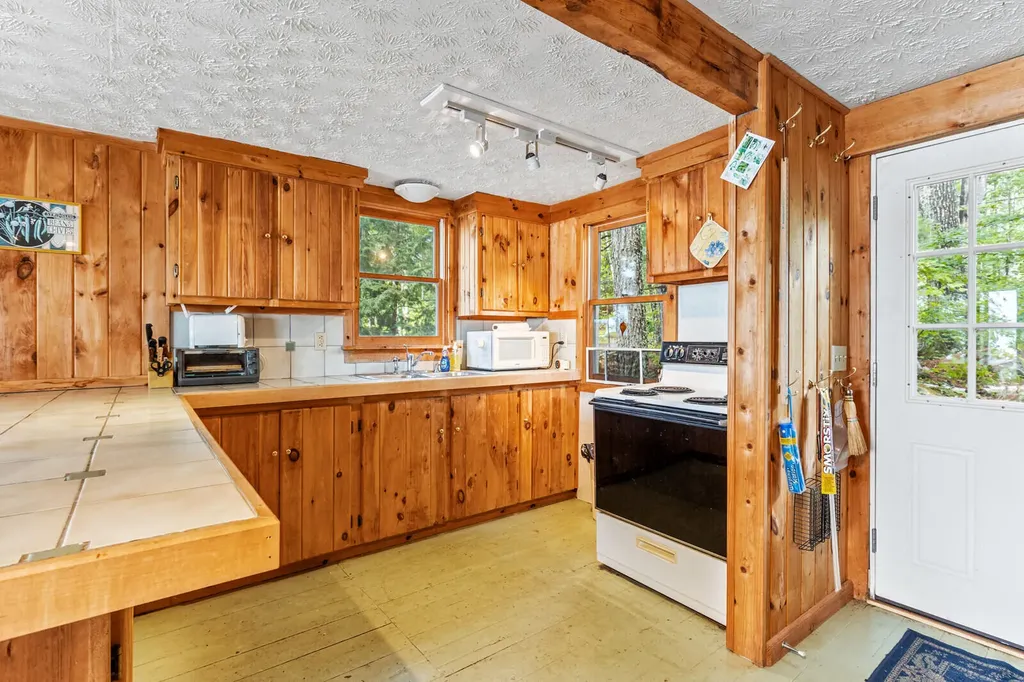 24 Yvonne Lane Smithfield ME 04978