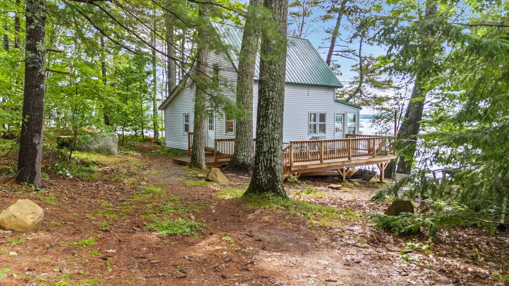 24 Yvonne Lane Smithfield ME 04978