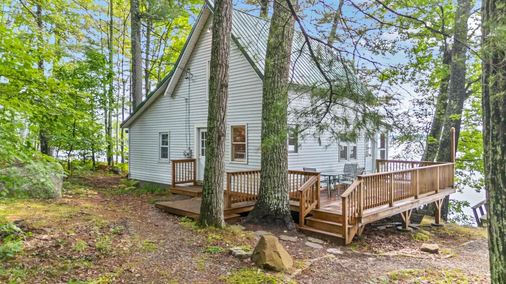 24 Yvonne Lane Smithfield ME 04978