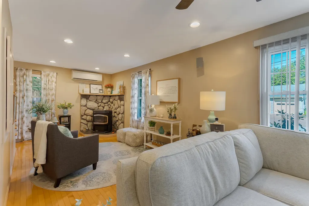 39 Weymouth Street Saco ME 04072