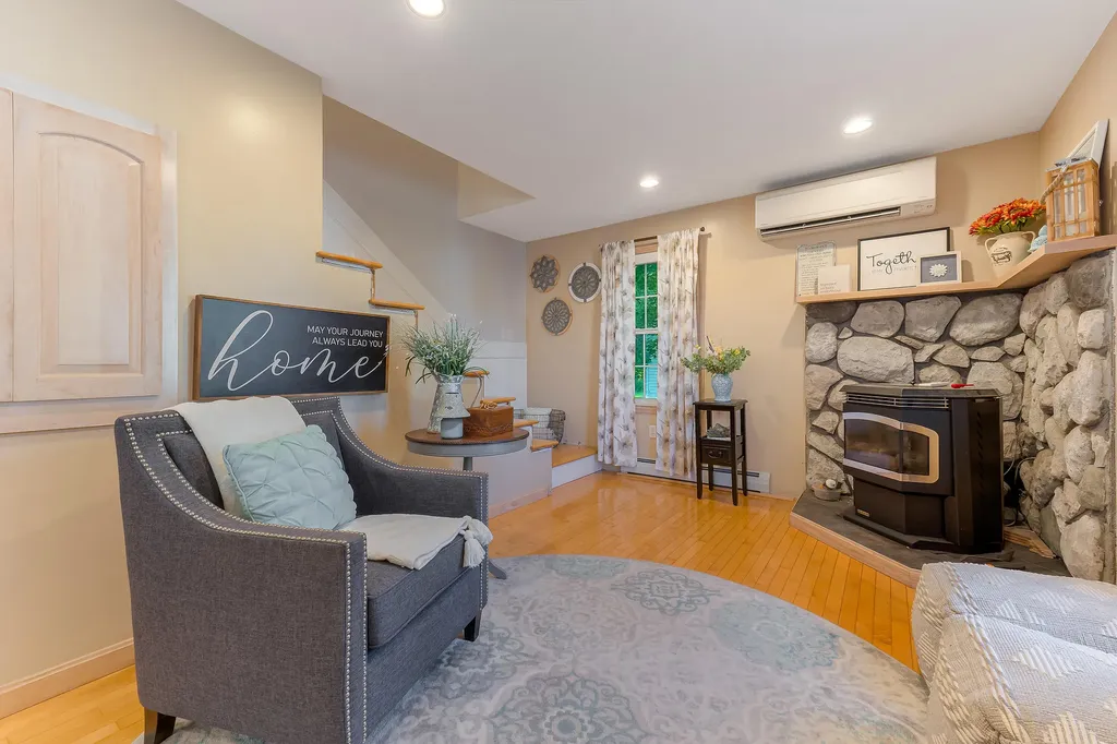 39 Weymouth Street Saco ME 04072