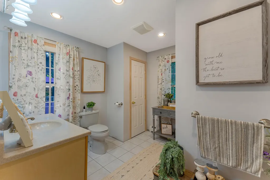 39 Weymouth Street Saco ME 04072