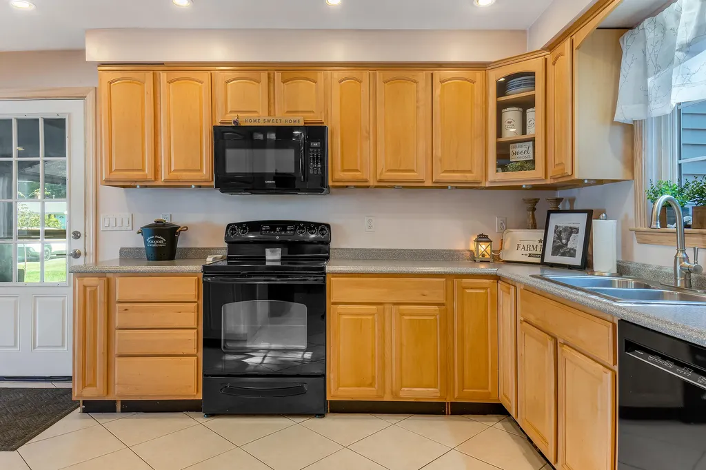 39 Weymouth Street Saco ME 04072