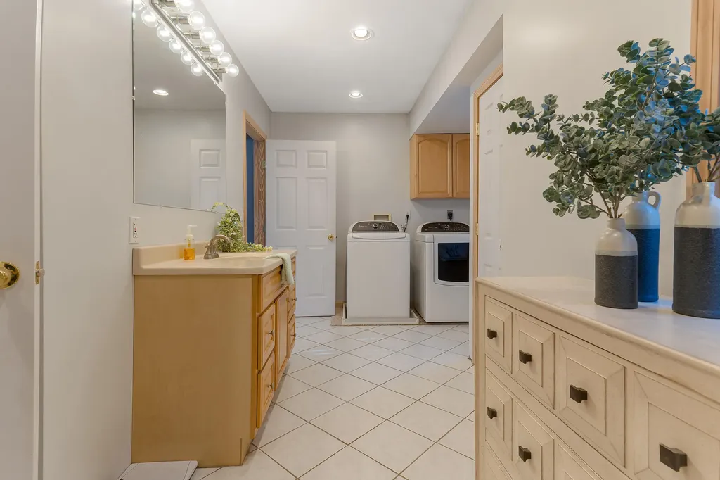 39 Weymouth Street Saco ME 04072