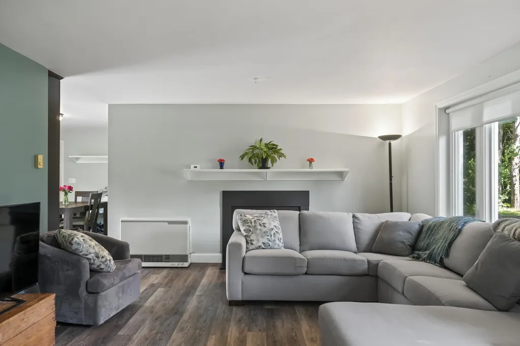 42 Willow Grove Road Brunswick ME 04011