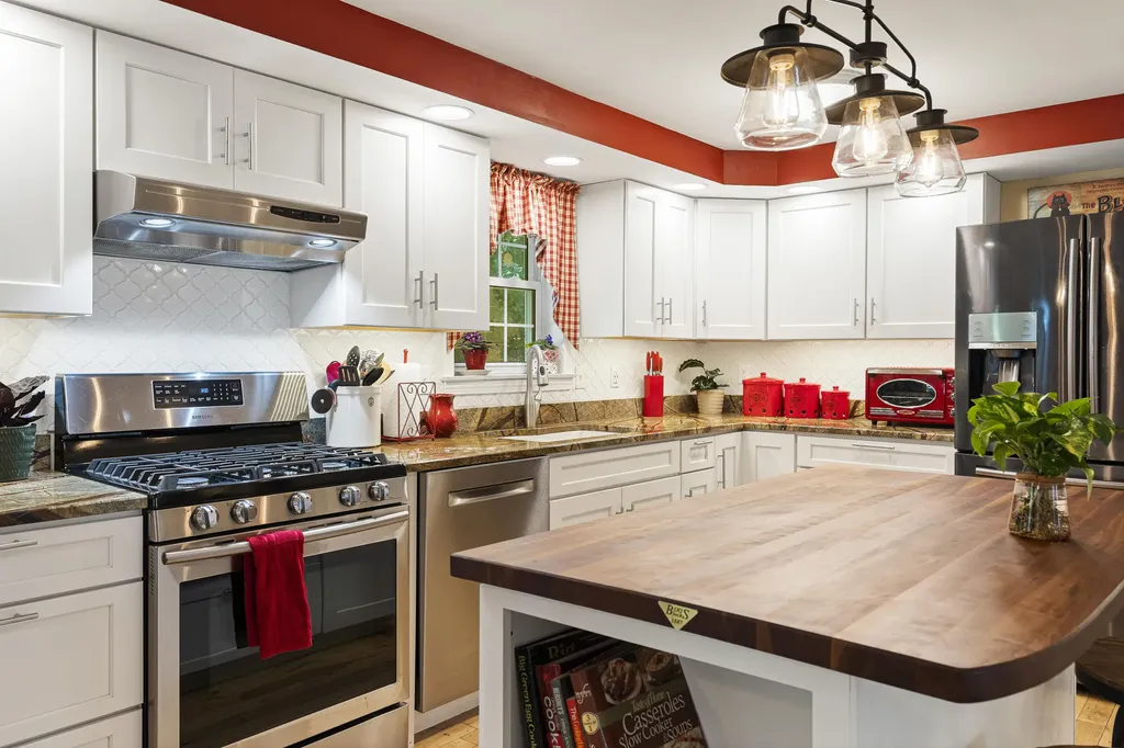67 Headgate Road Damariscotta ME 04543