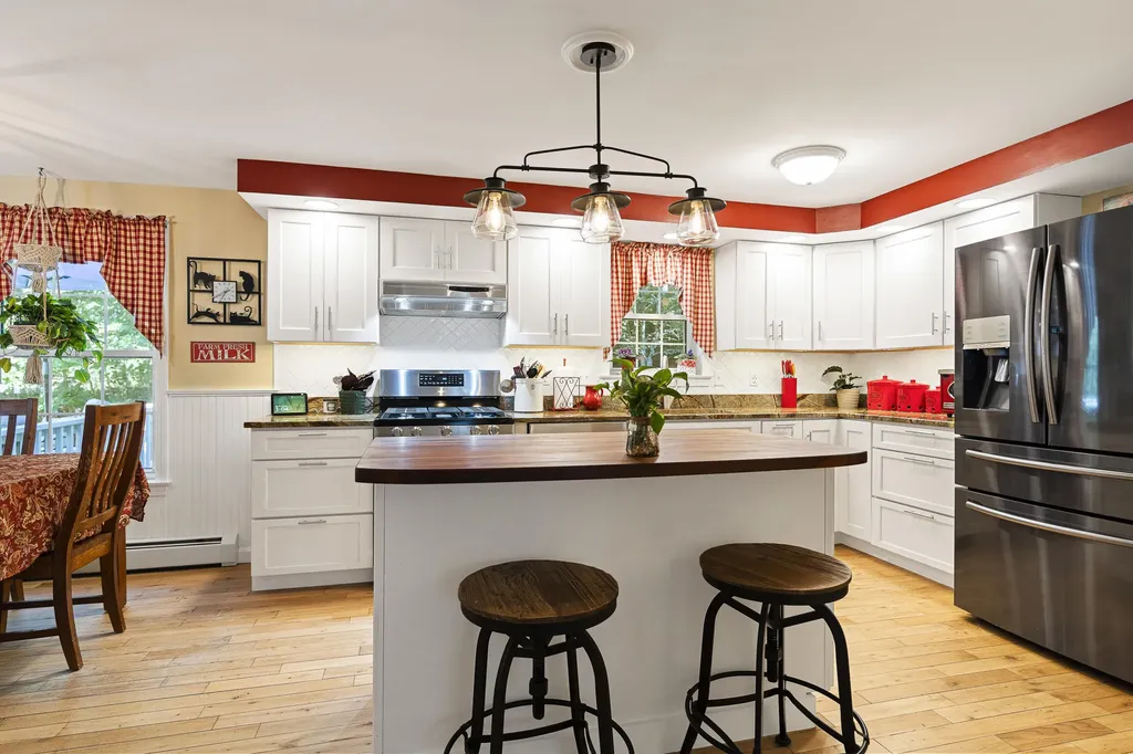 67 Headgate Road Damariscotta ME 04543