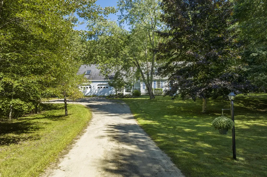 67 Headgate Road Damariscotta ME 04543