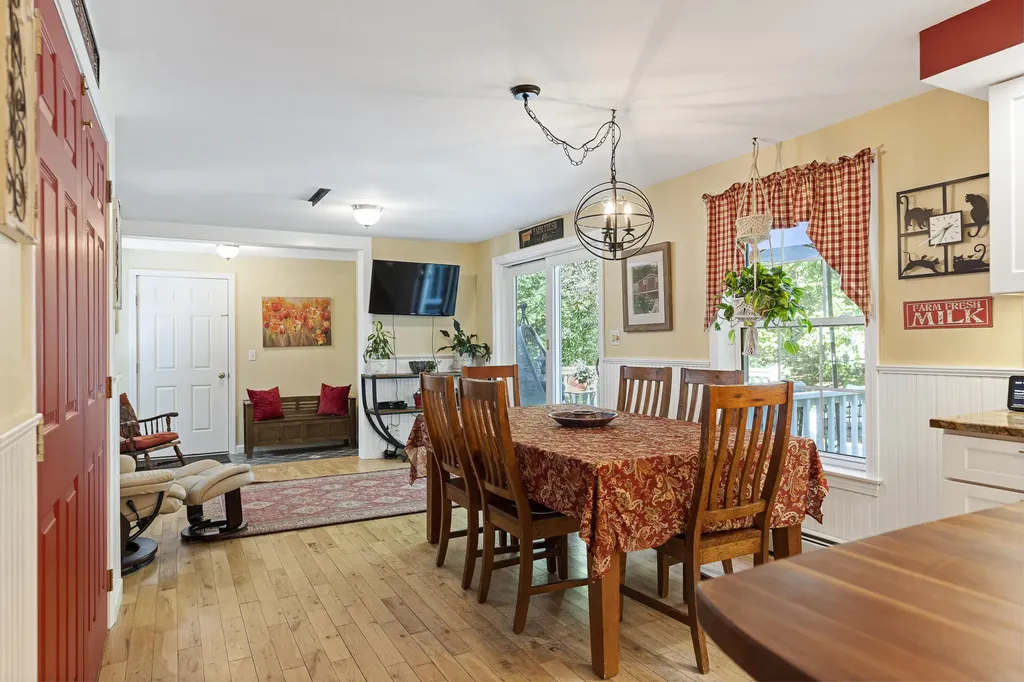 67 Headgate Road Damariscotta ME 04543