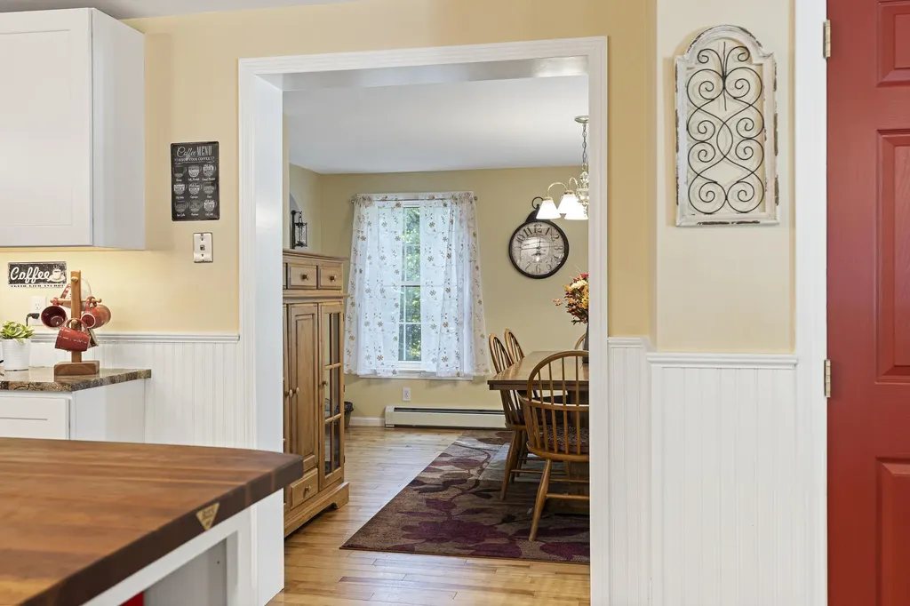 67 Headgate Road Damariscotta ME 04543