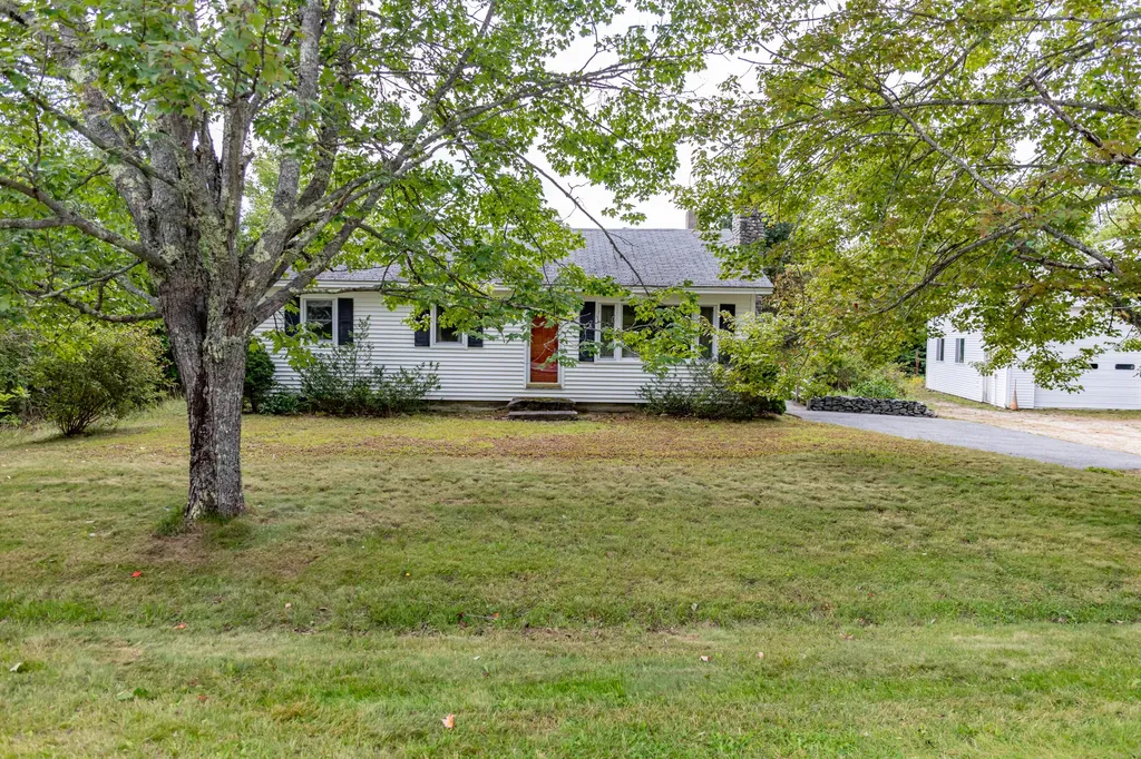 26 Main Street Franklin ME 04634