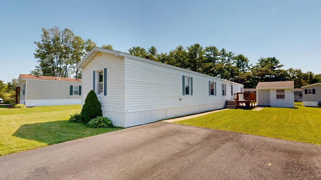 5 Tammy Lane Lewiston ME 04240