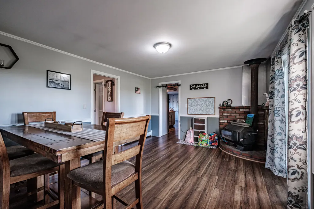 32 Longview Acres Paris ME 04281