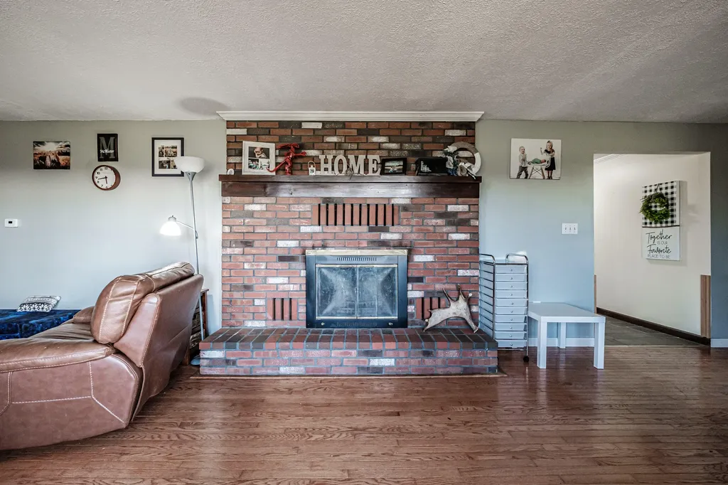 32 Longview Acres Paris ME 04281