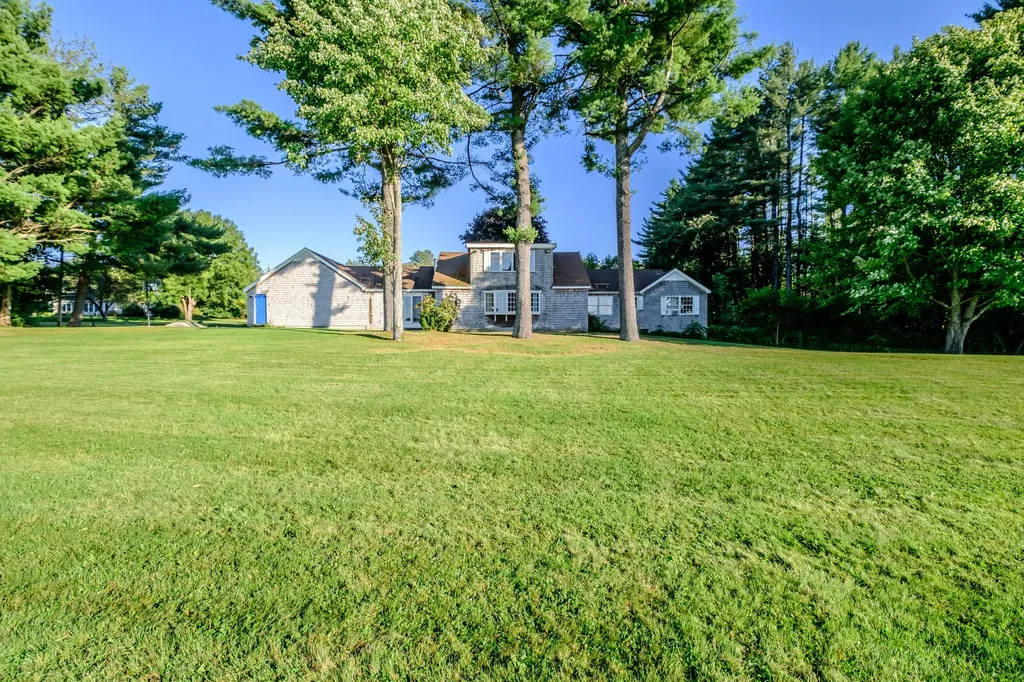 32 Longview Acres Paris ME 04281