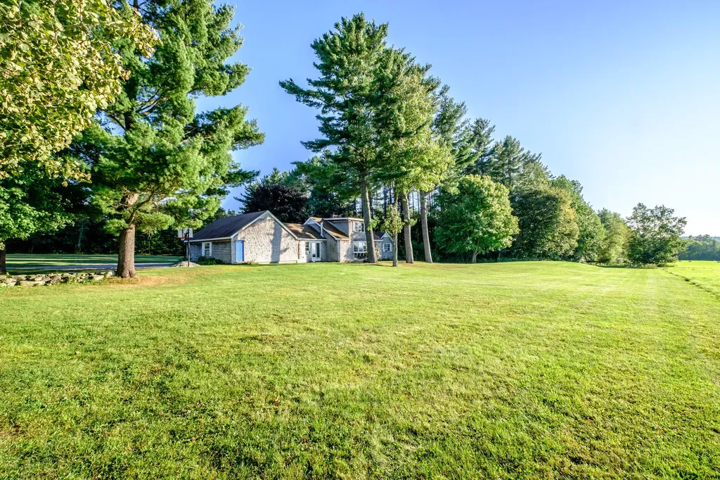 32 Longview Acres Paris ME 04281