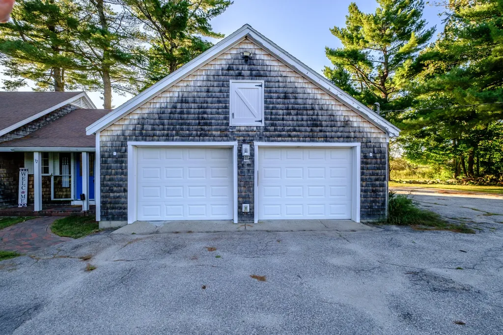 32 Longview Acres Paris ME 04281