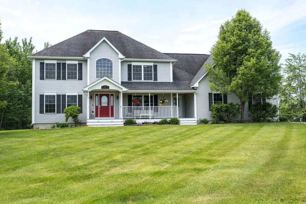 2 Liberty Avenue Hampden ME 04444