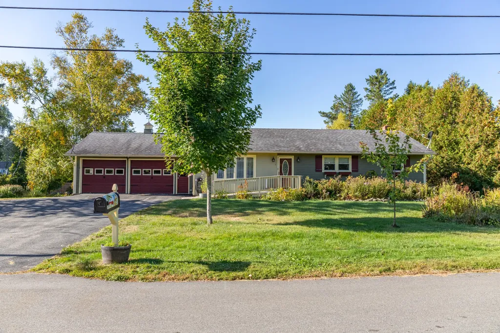1 Stoneybrook Road Hampden ME 04444