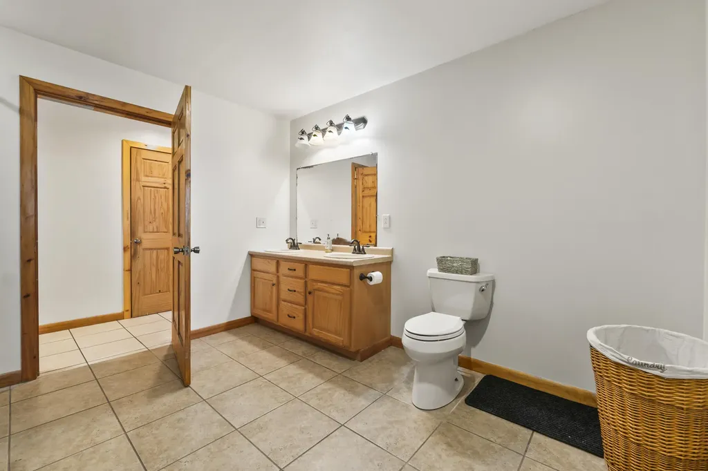 91 Rowe Road Windsor ME 04363