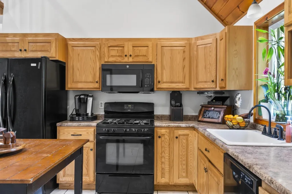 91 Rowe Road Windsor ME 04363