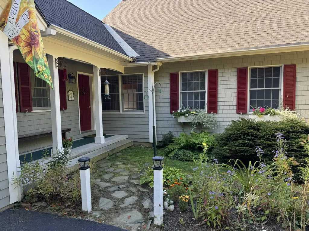 20 Mountain Road Minot ME 04258