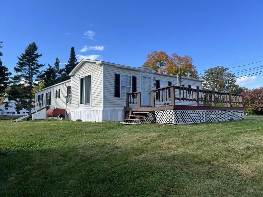 713 River Road Buxton ME 04093