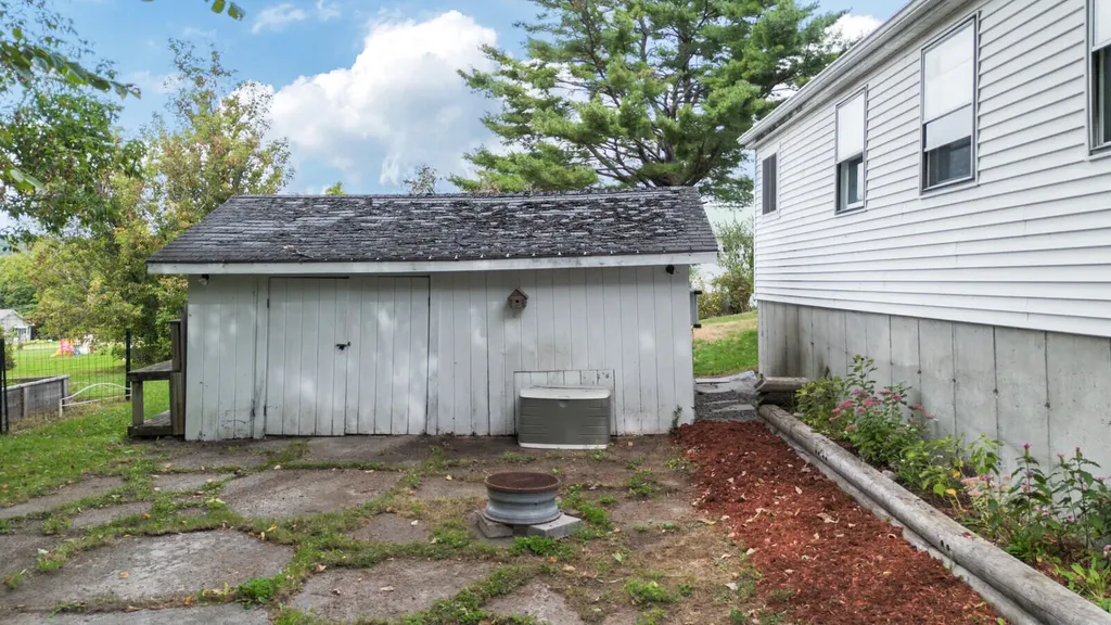 121 Highland Avenue Winthrop ME 04364