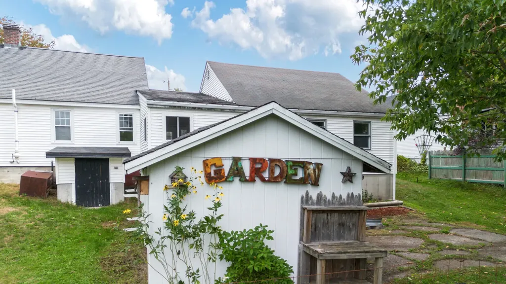 121 Highland Avenue Winthrop ME 04364