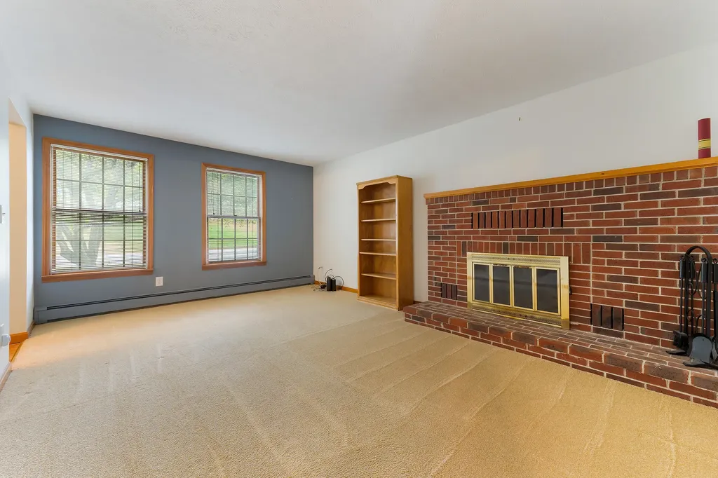 17 Sheffield Avenue Lewiston ME 04240