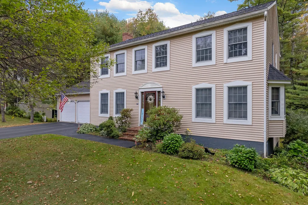 17 Sheffield Avenue Lewiston ME 04240