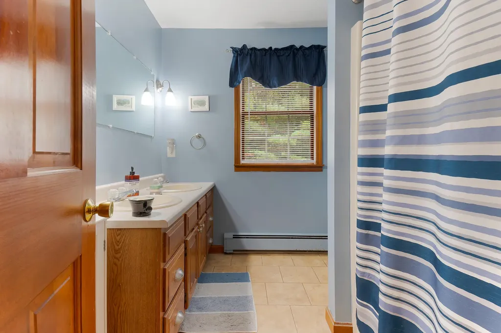 17 Sheffield Avenue Lewiston ME 04240
