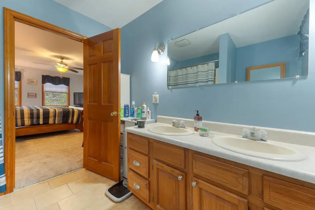 17 Sheffield Avenue Lewiston ME 04240