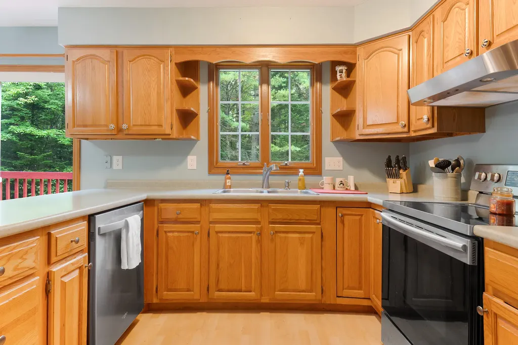 17 Sheffield Avenue Lewiston ME 04240