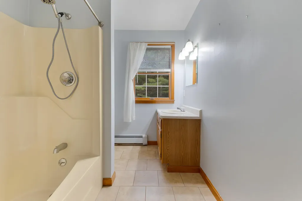 17 Sheffield Avenue Lewiston ME 04240
