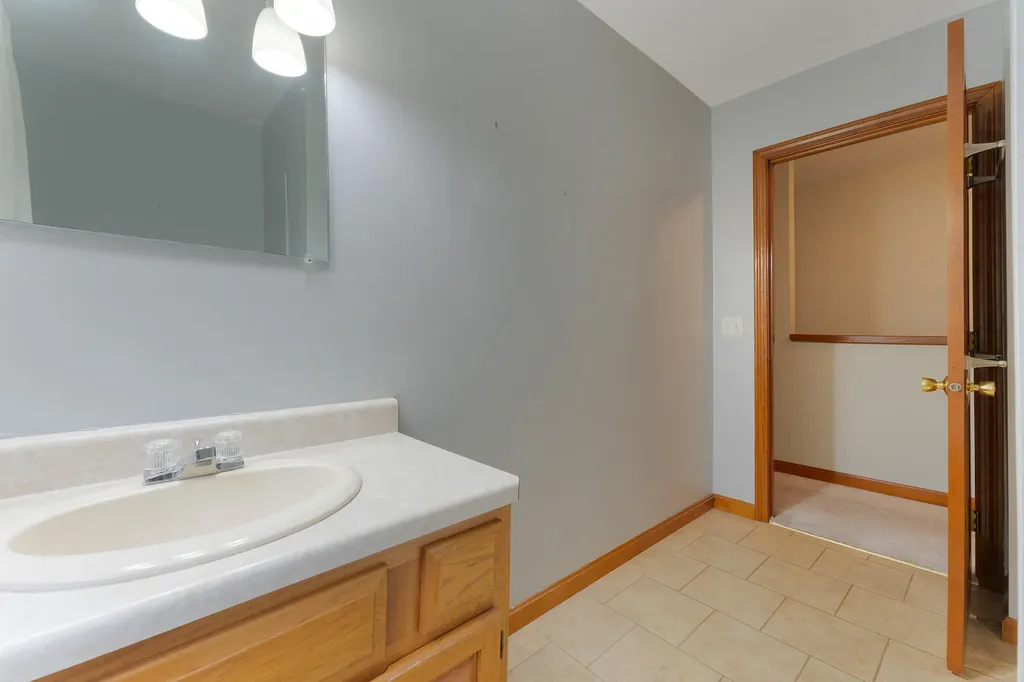 17 Sheffield Avenue Lewiston ME 04240