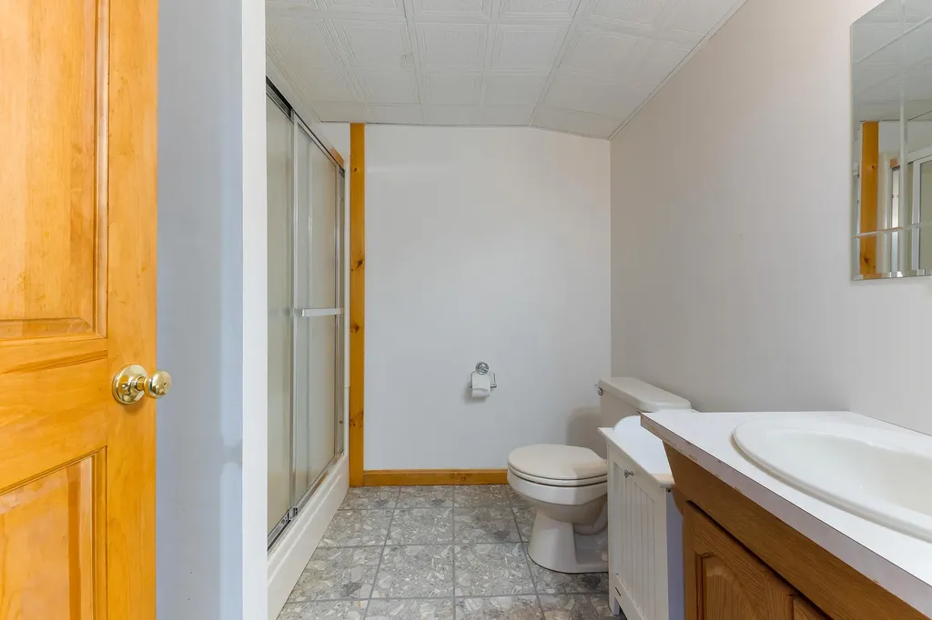 17 Sheffield Avenue Lewiston ME 04240