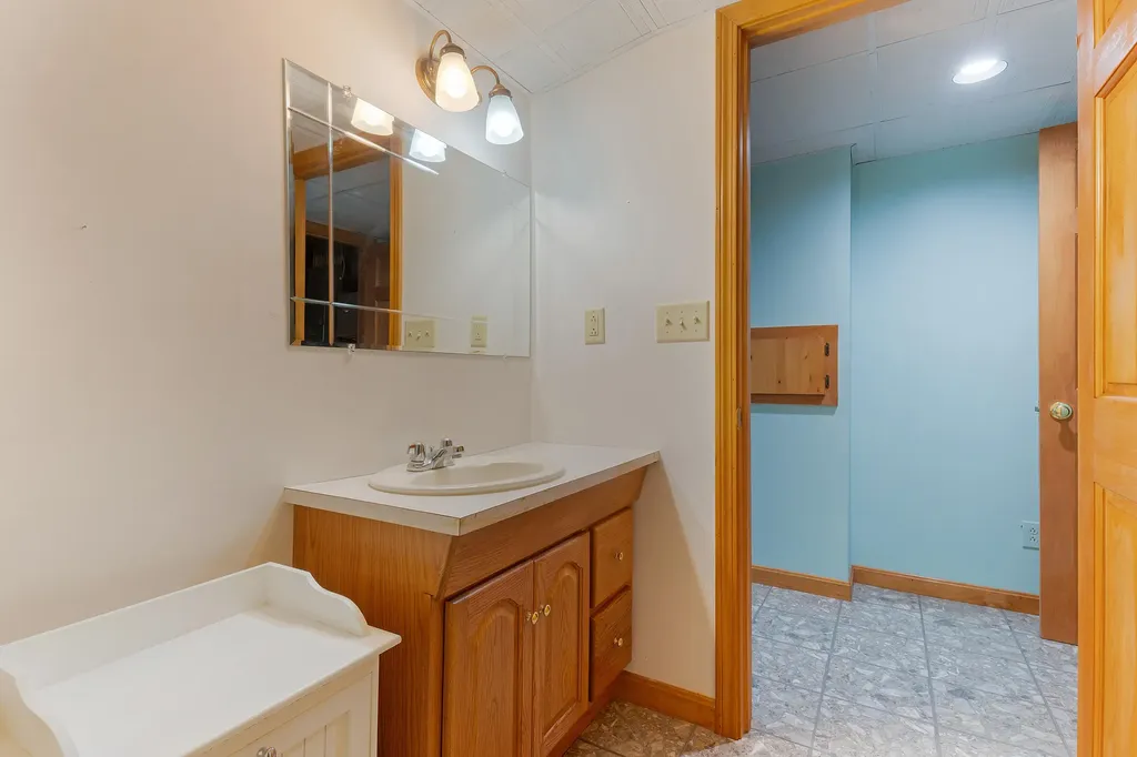 17 Sheffield Avenue Lewiston ME 04240