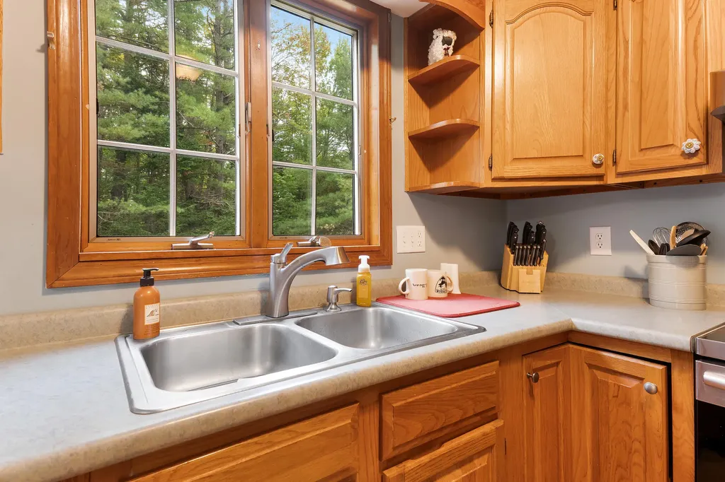 17 Sheffield Avenue Lewiston ME 04240