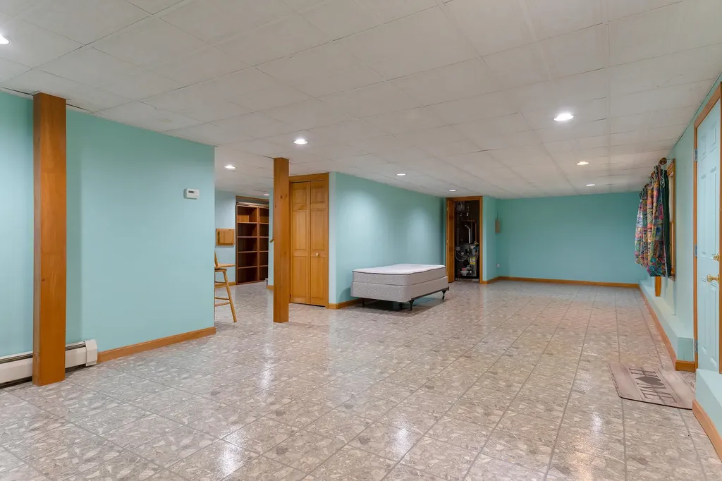 17 Sheffield Avenue Lewiston ME 04240