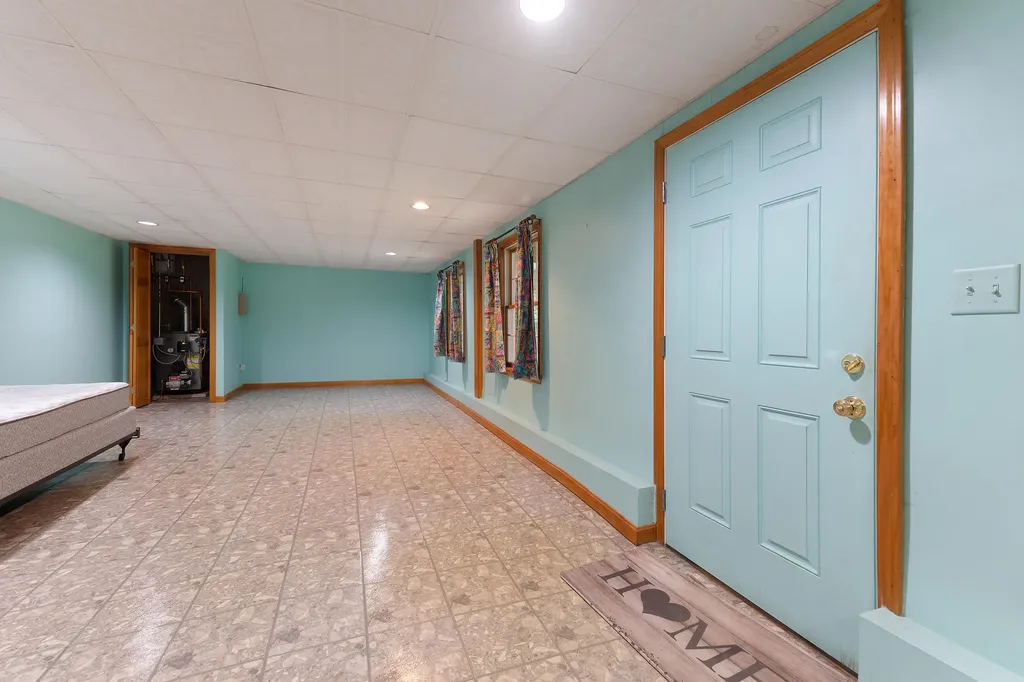 17 Sheffield Avenue Lewiston ME 04240