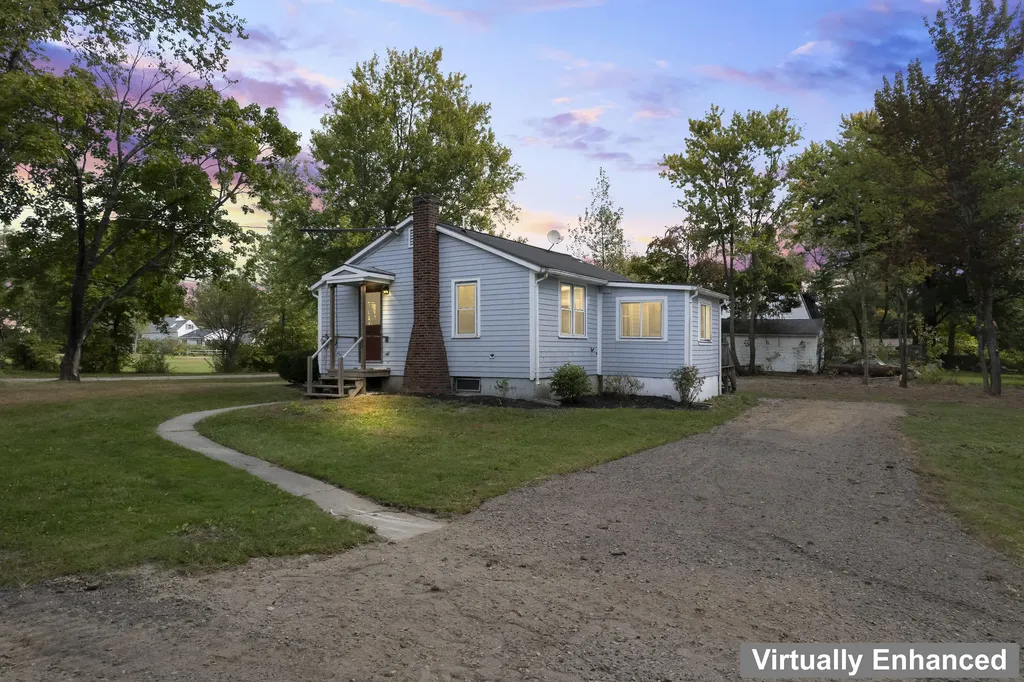 13 Sampson Street Richmond ME 04357