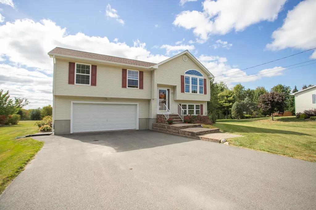 32 Lasalle Drive Bangor ME 04401