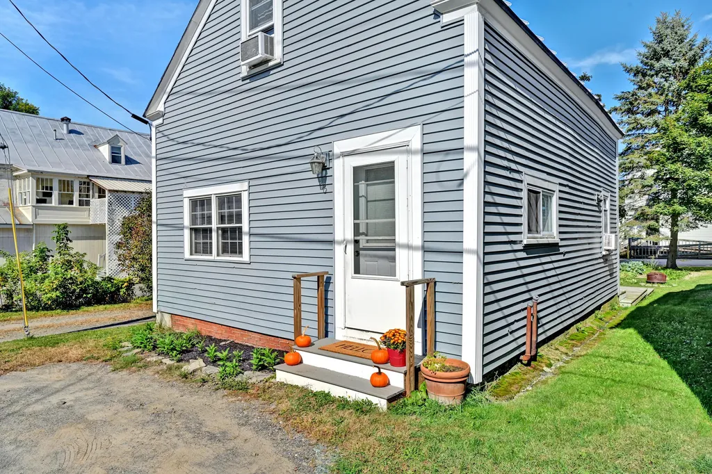 6 Maple Street Vassalboro ME 04989
